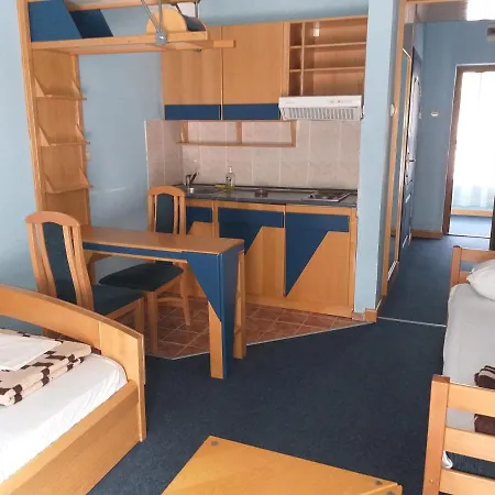 Garni Lupus Prenociste 3*