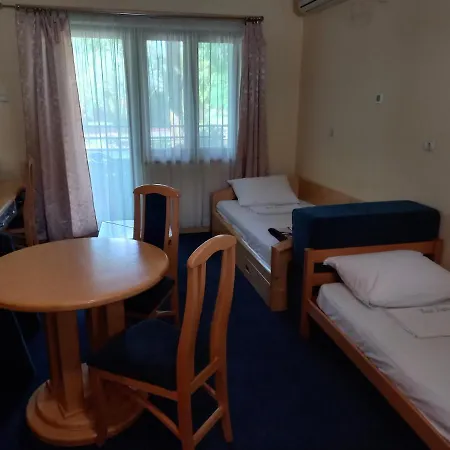 Hotel Garni Lupus Prenociste