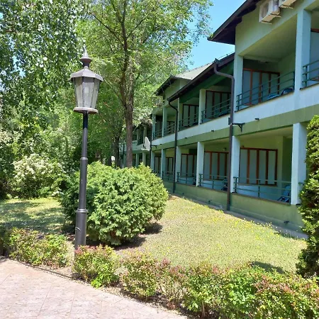 Garni Lupus Prenociste