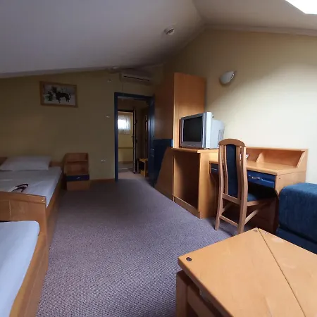 Hotel Garni Lupus Prenociste 3*