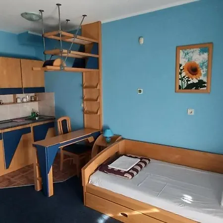 Garni Lupus Prenociste