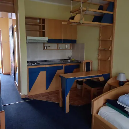 Garni Lupus Prenociste