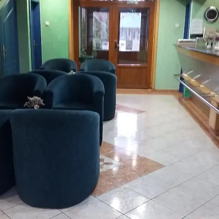 Garni Lupus Prenociste 3* Kanjiza