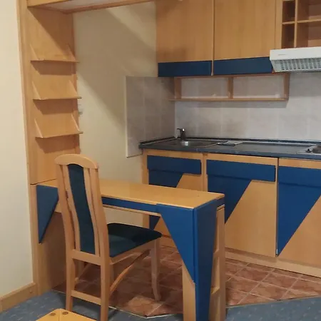 Garni Lupus Prenociste Kanjiza